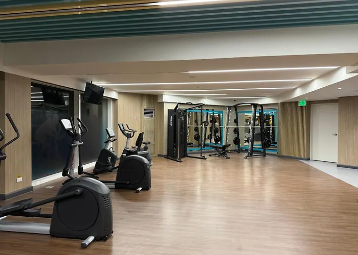 2br Spacious With Free Pool, View & Gym Access ,near Moa, Okada & Airport Apartamento